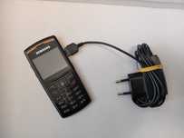Telefon Samsung z ładowarką