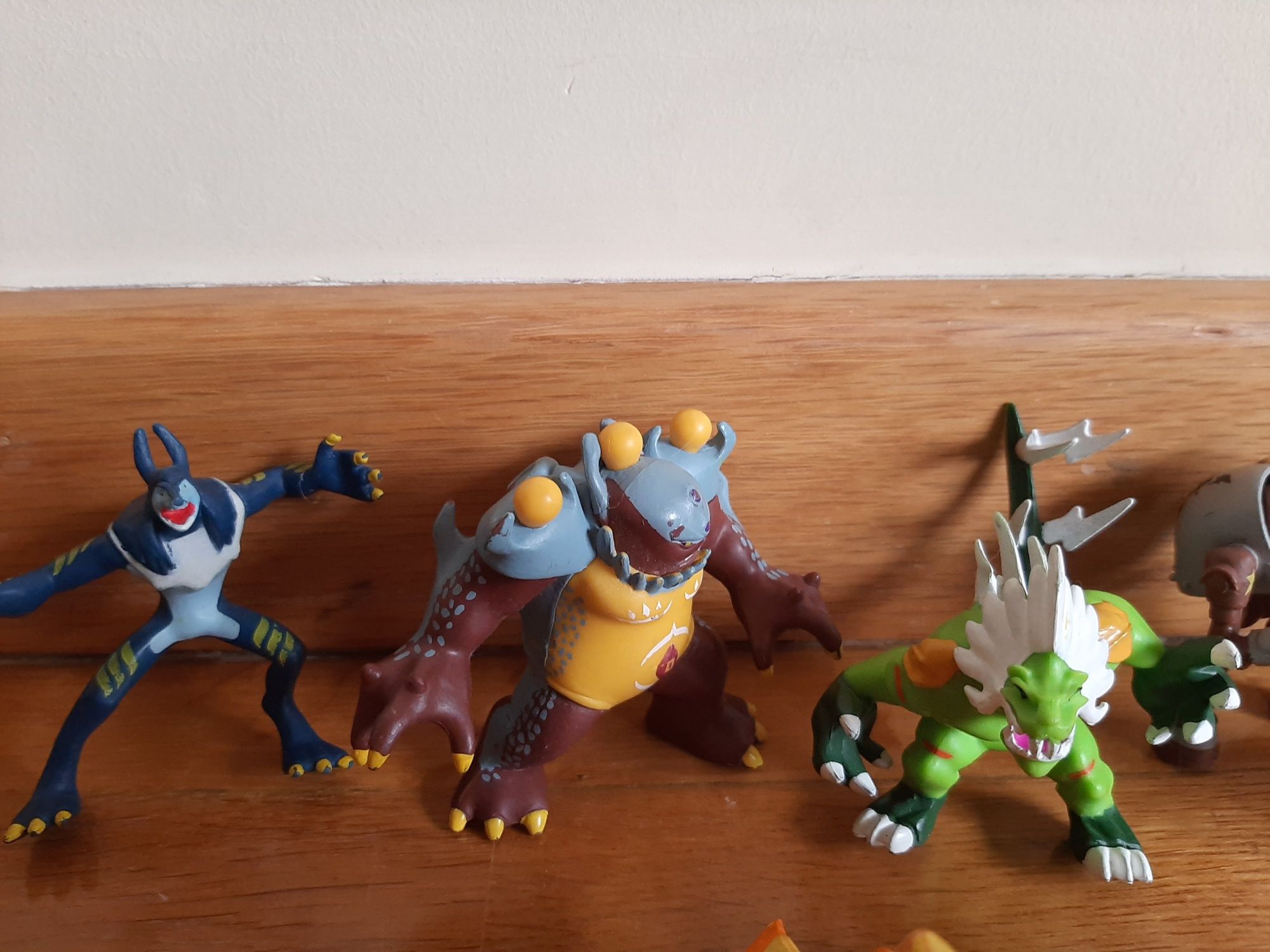 Diversas figuras Invizimals