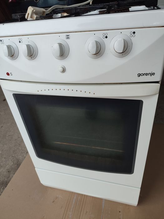 Газова плита Gorenje в робочому стані