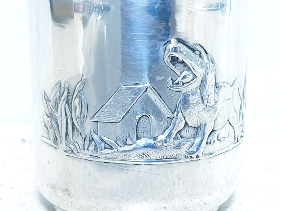 Amoroso antigo copo de criança com cãozinho em prata portuguesa