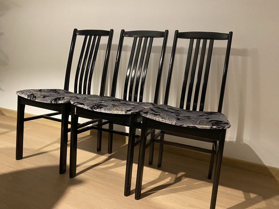 Sprzedam tapicerowane , drewniane krzesła ( 6 sztuk)