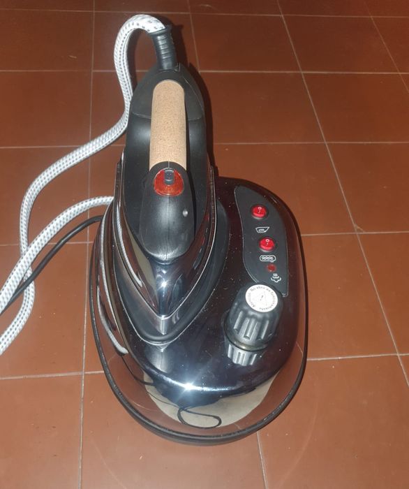 Ferro de engomar com caldeira