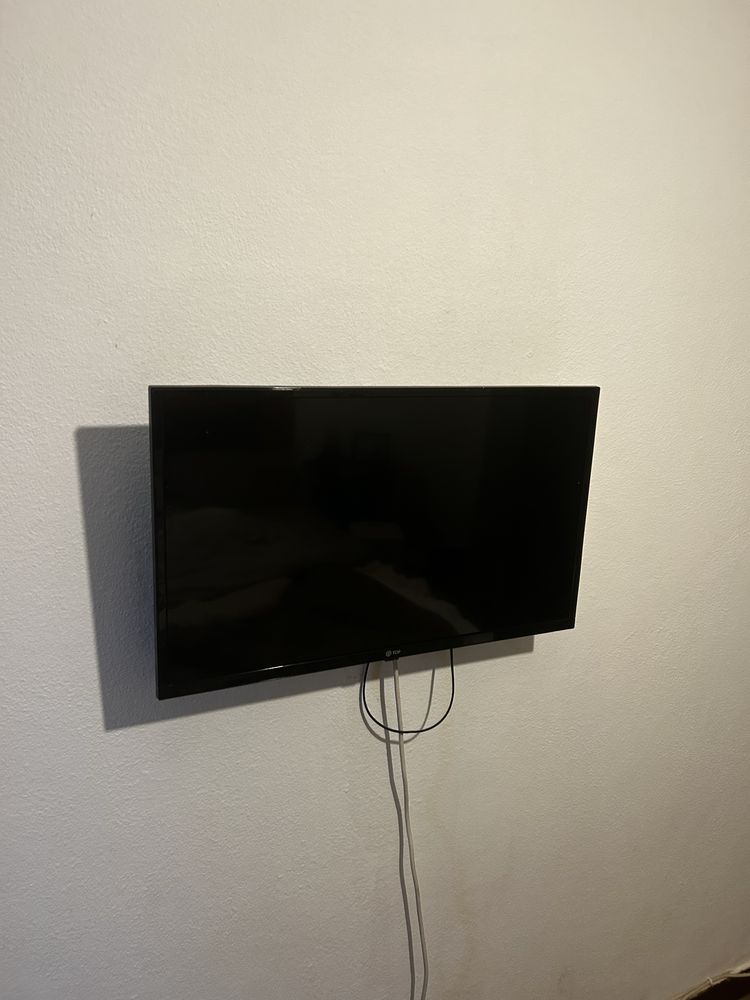 Tv lcd 32’’ com suporte marca TOP