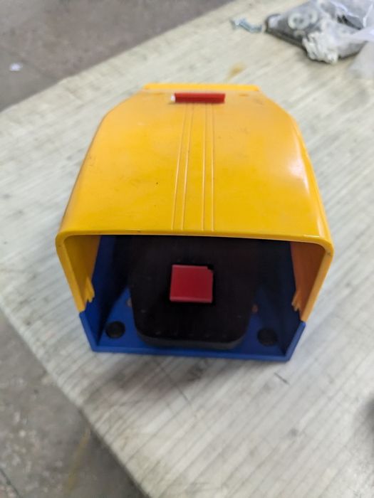 Пневматична педаль Camozzi 354N-925