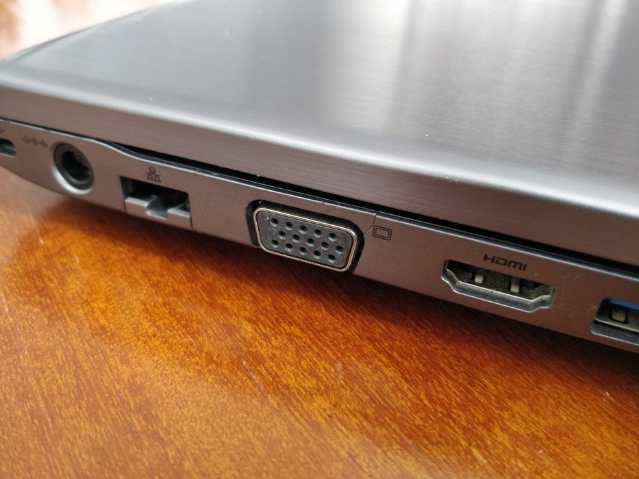 Samsung Series 7 chronos 17.3-inches