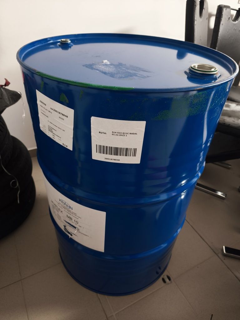 Bidão em aço usado em festa