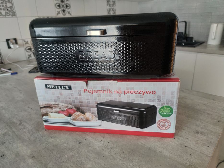 Chlebak stalowy z pokrywą
