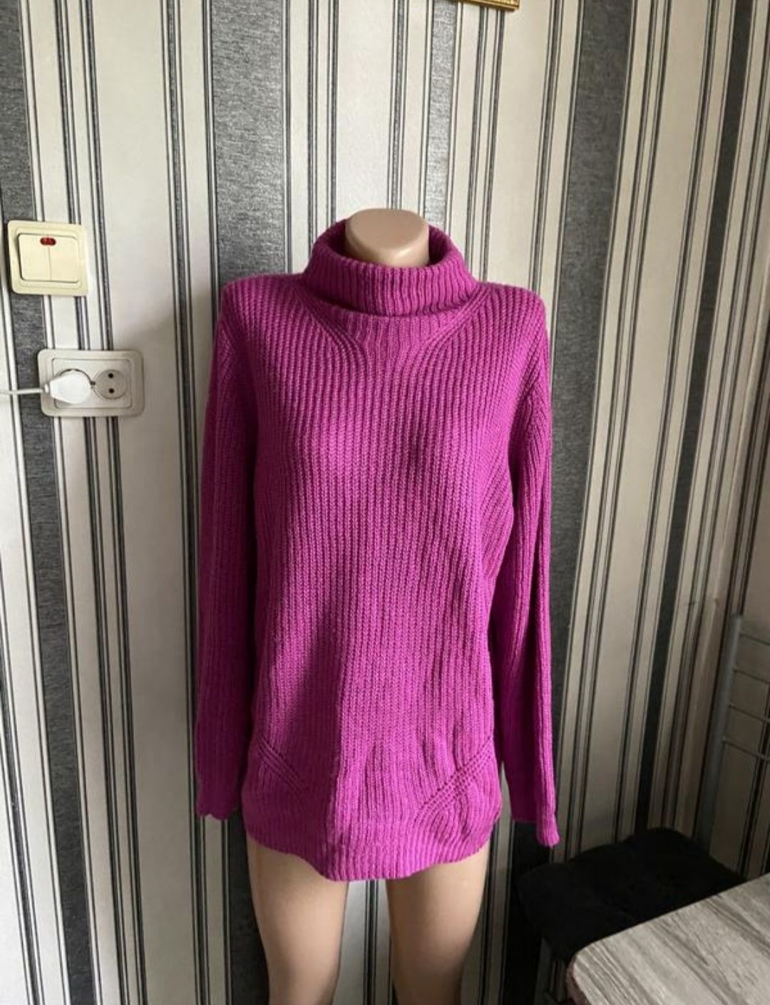 Рожевий теплий светр М