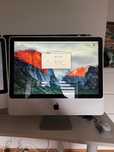 Dwa monitory apple