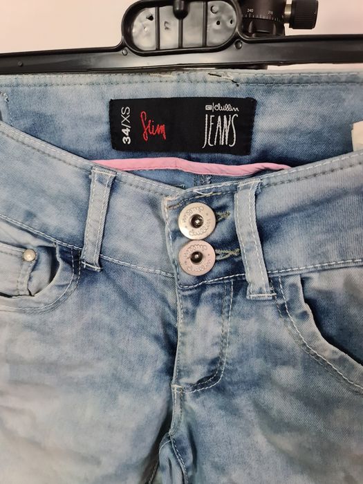 Cropp Chillin jeans marmurkowe jasne jeansy damskie 34/XS