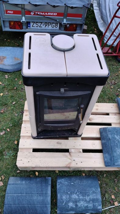 Kominek wolnostojący kaflowy