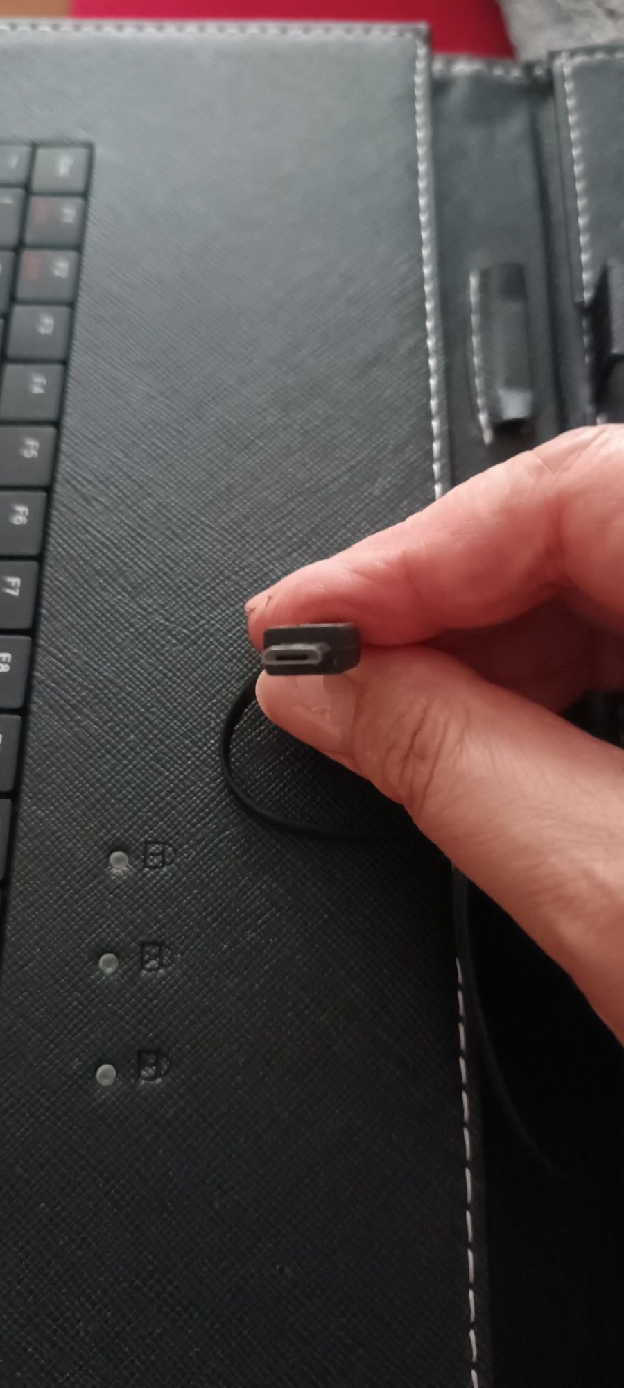 Etui z klawiaturą i pokrowiec na tablet