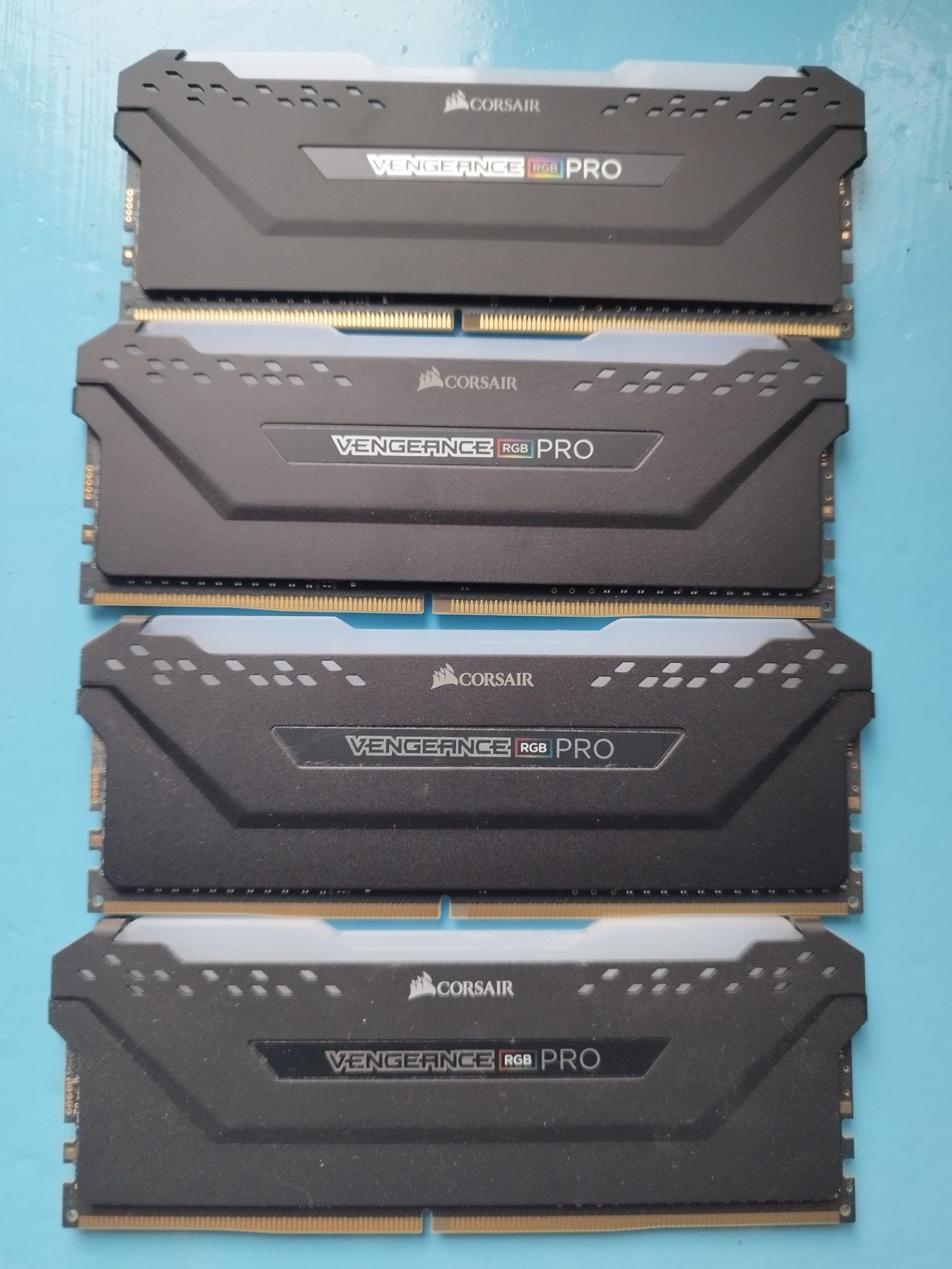 Pamięć RAM Corsair 32 GB 4x8GB 3200MHz RGB DDR4