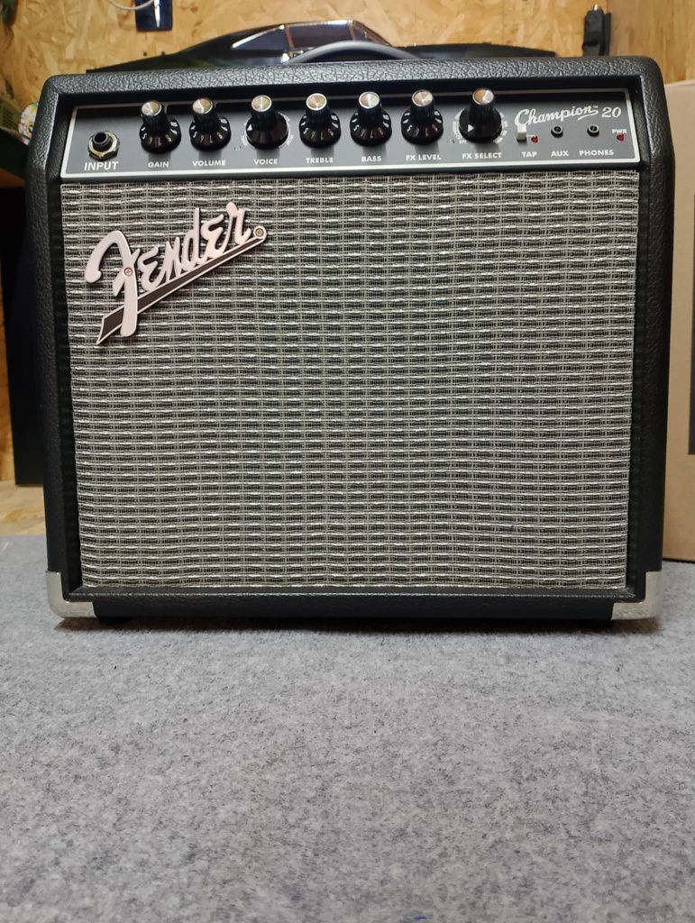 Gitara elektryczn Squier+wzmacniacz Fender Champion 20
