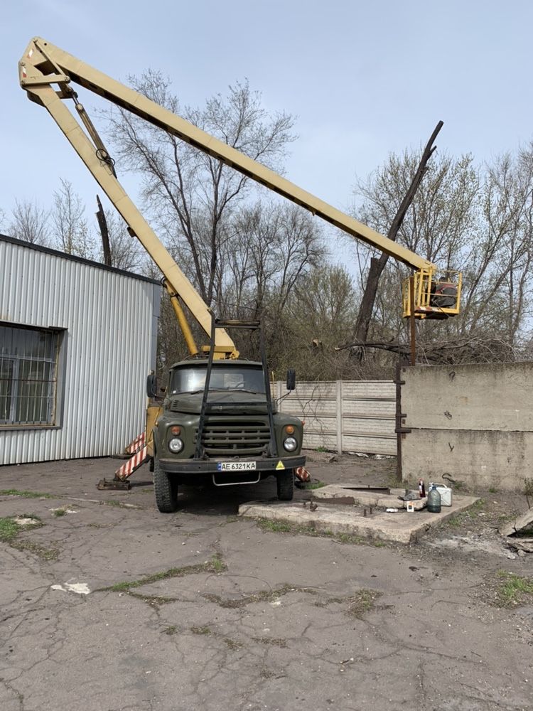 Услуга аренда автовышки агп-22. Спил омоложение деревьев.