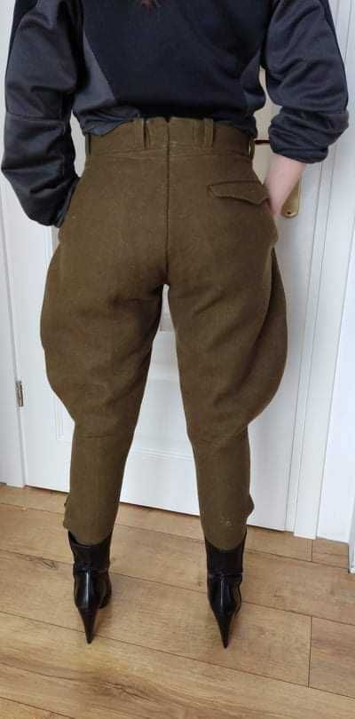 Sprzedam unikatowe spodnie ułańskie rozmiar na około 165
