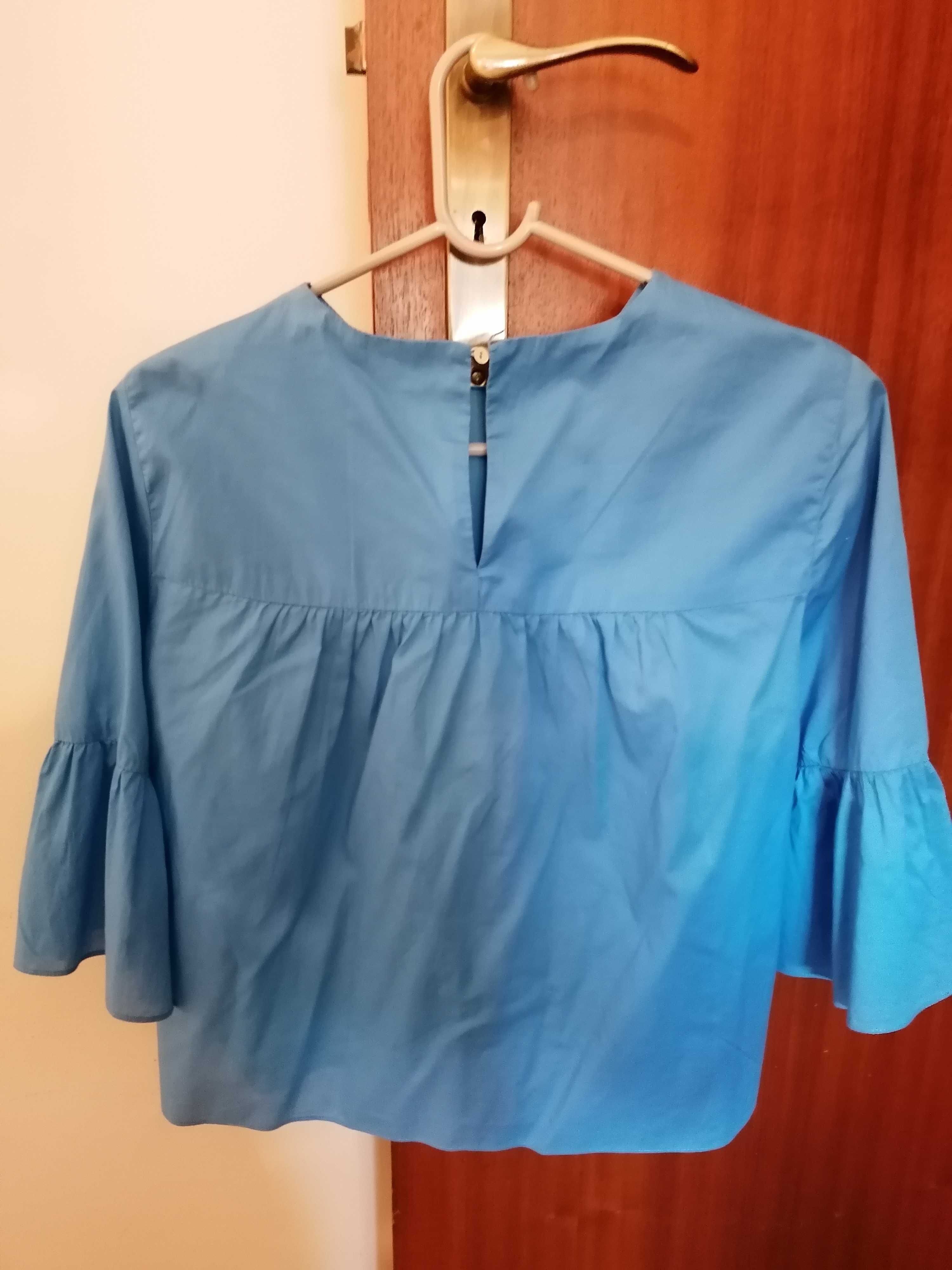 Camisola azul com folho na manga