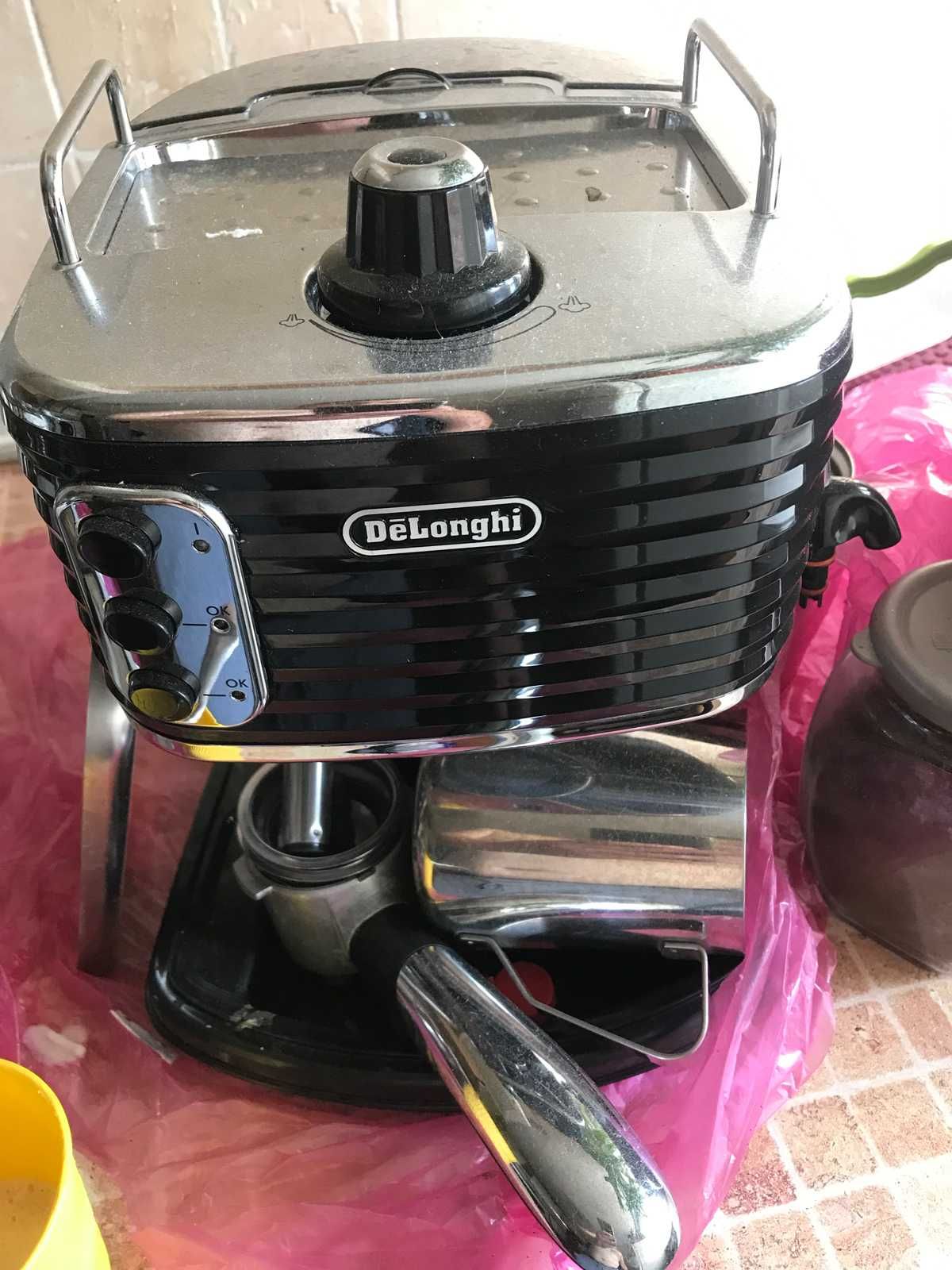 Продам кофеварку DELONGHI SCULTURA ECZ 351.BK