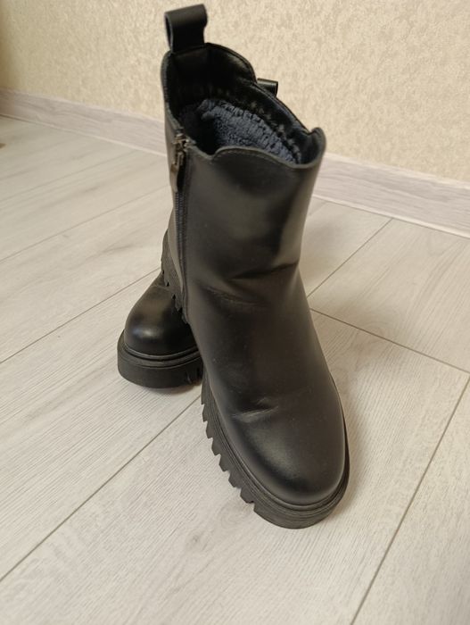 Зимові жіночі ботинки.
