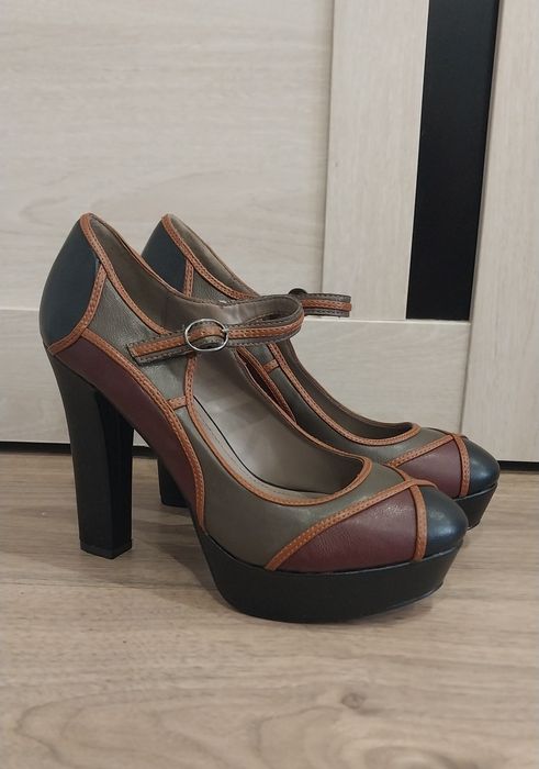 Туфли женские на каблуке