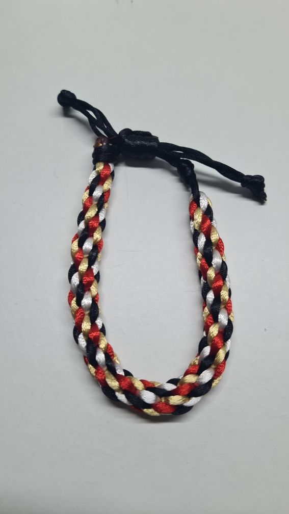 Pulseiras kumihimo em fio de seda