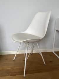 Krzesło białe z poduszka