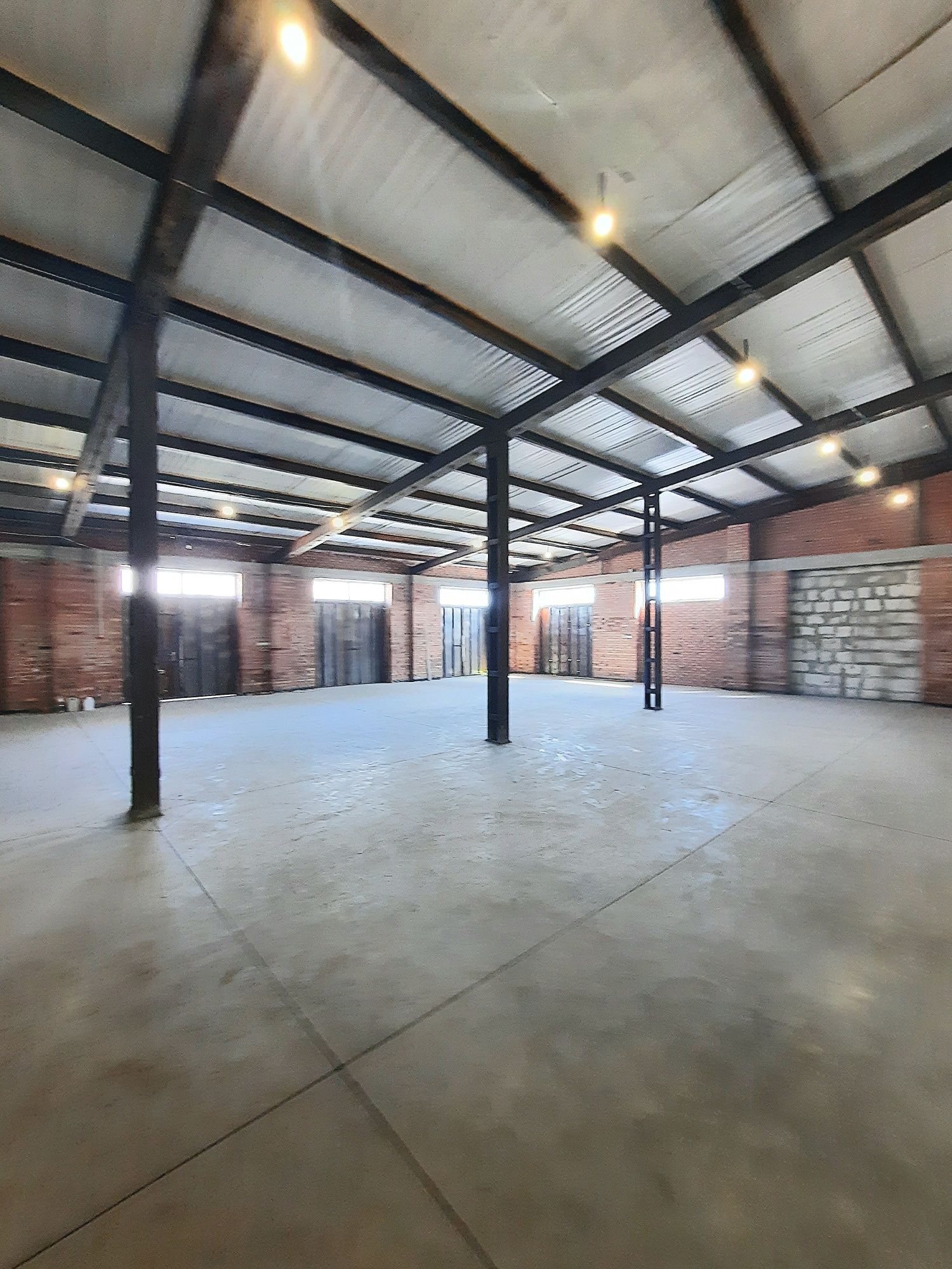 Склад. Площа S= 500 m2. Рампа. Замостянський район.