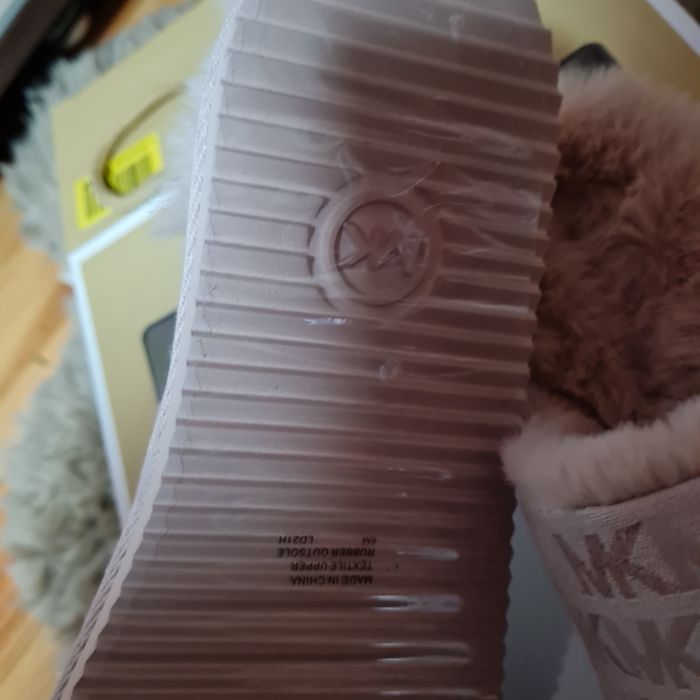 Michael Kors Janis slipper kapcie buty po domu pantofle puszyste misio