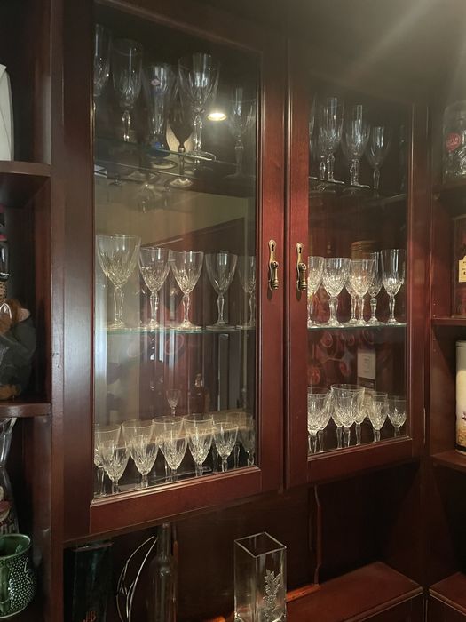 Bar de sala em madeira de mogno