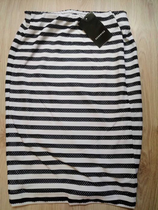 RESERVED ołówkowa czarno-biała spódnica 36 S na lato nieużywana