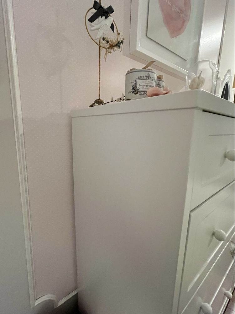 Cómoda lacada a branco