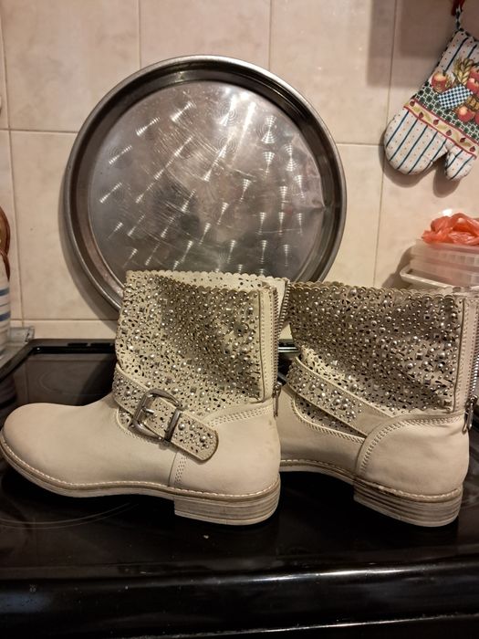 Ботинки женские лакированные.