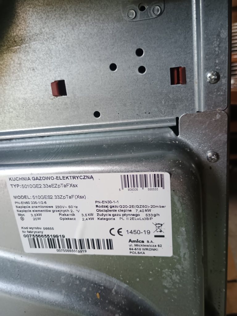 Kuchenka gazowa z piekarnikiem elektrycznym