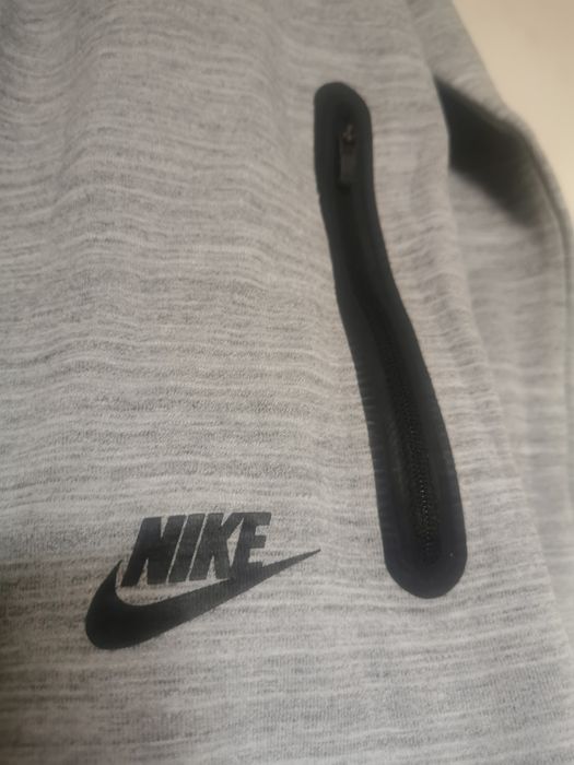 Bluza Nike r. S Asymetryczna, z tyłu dłuższą, zapinana na zamek