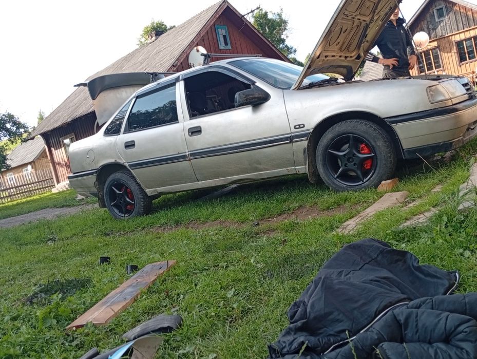 Опель Вектра А 2.0 бенз