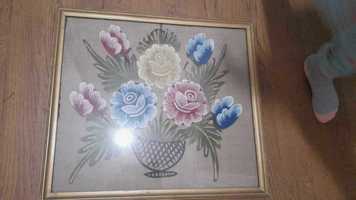 obraz w zlotej ramie kwiaty na lnie piekny 45cm x 50cm