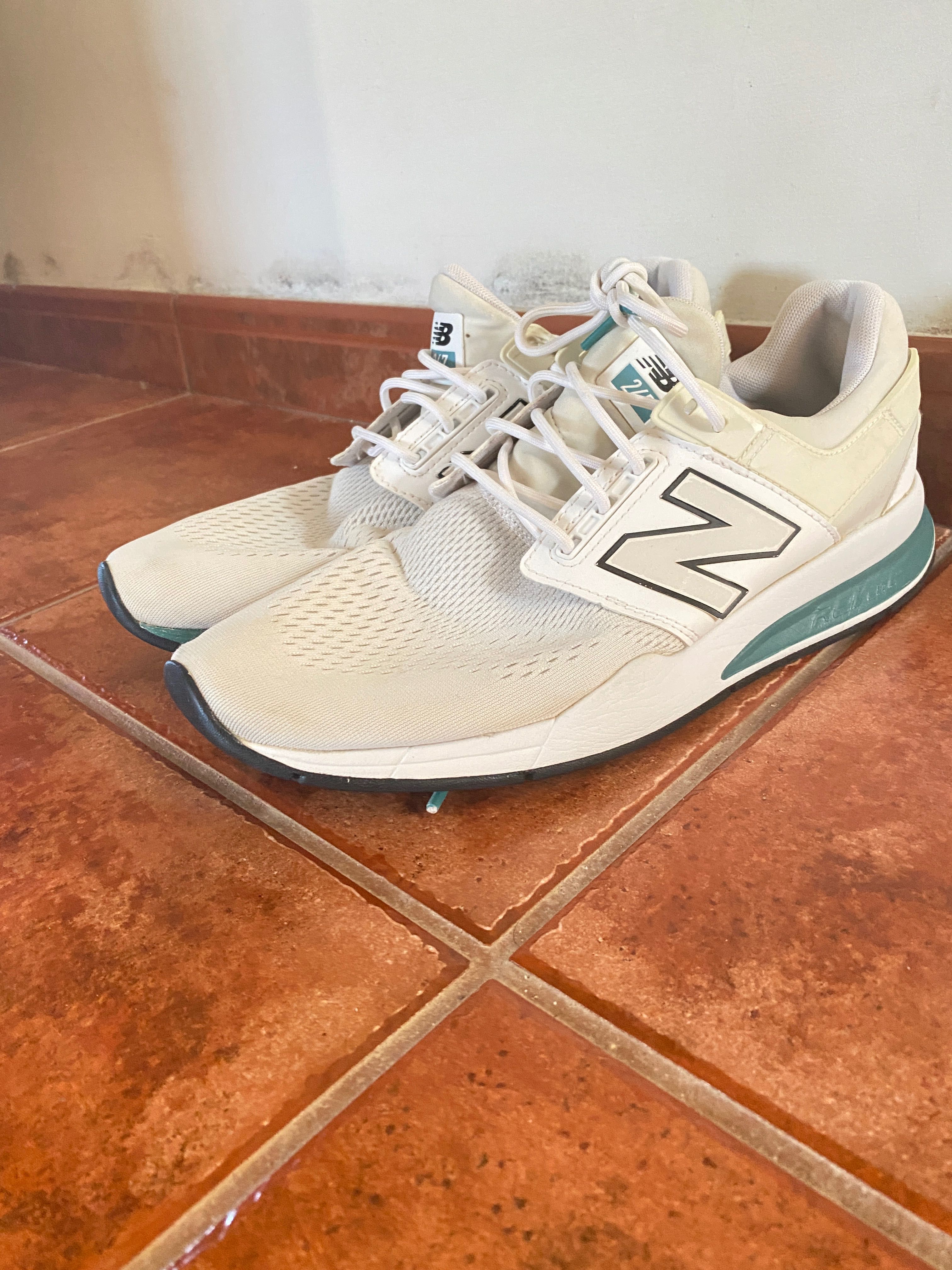 New Balance 247 na caixa