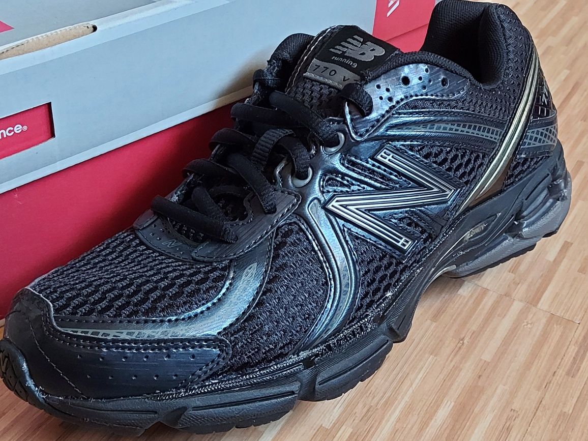 Nowe New Balance M770BS2