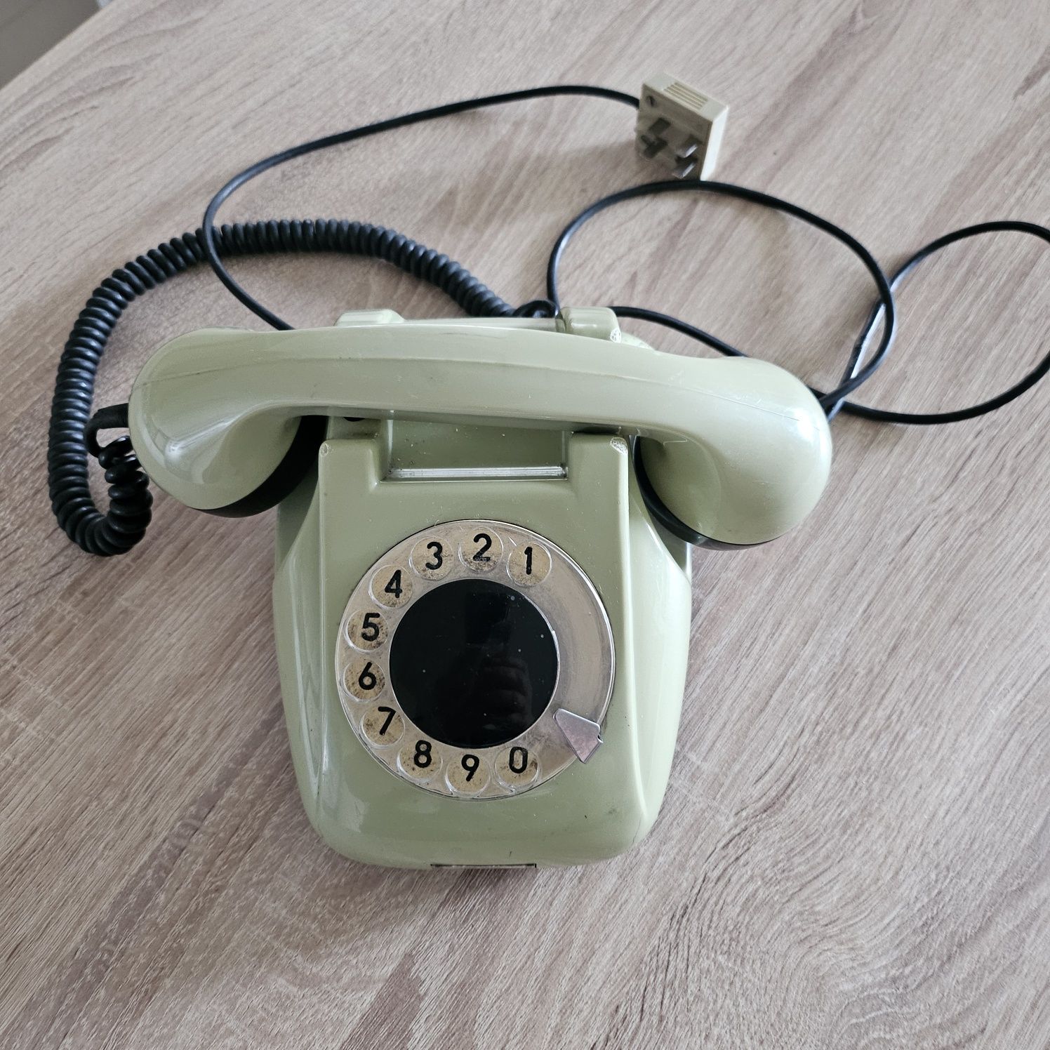 Polski telefon tarczowy Elektrim RWT CB-662
Telefon z czasów PRL