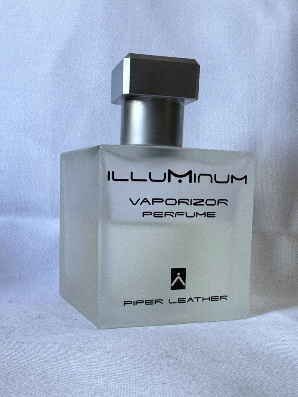 Piper Leather by Illuminum 60/100m