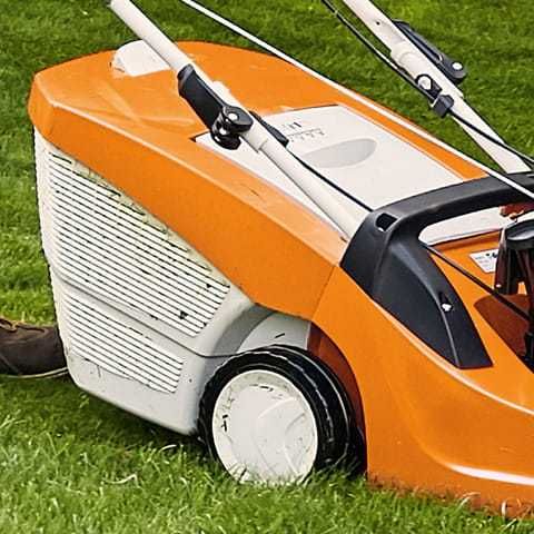 Kosiarka z Napędem Stihl RM 448 Wynajem Wypożyczalnia Śląskie POLECAM