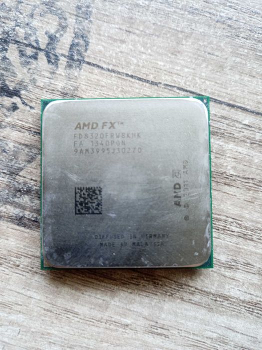 Процесор fx8320 і оперативна пам'ять DDR3.