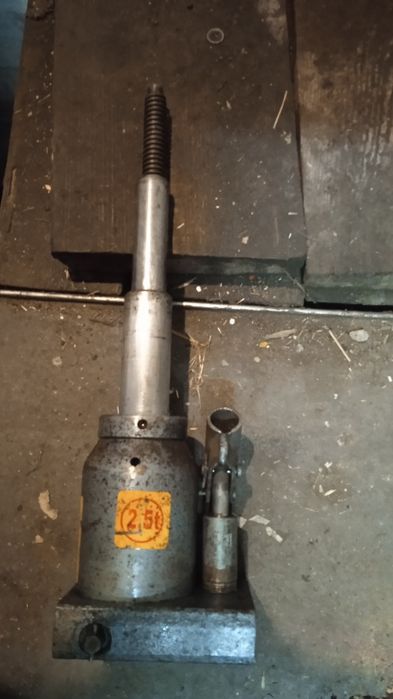 Lewarek 2,5T podnośnik hydrauliczny 2 stopniowy z PRL