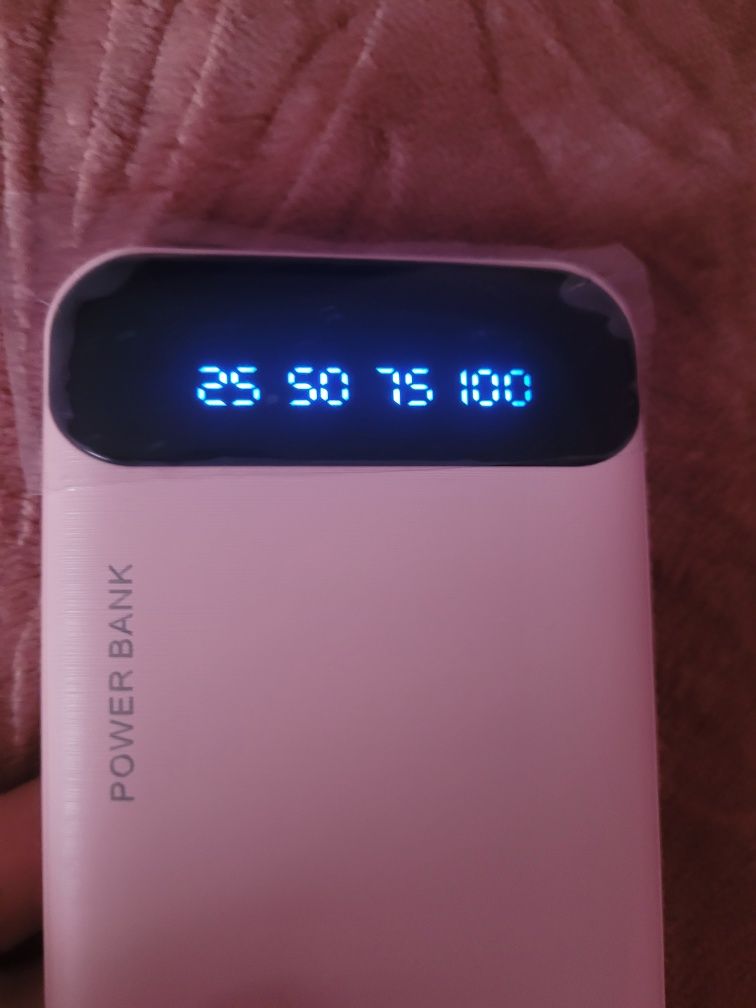 POWERBANK  2×USB/USB-C wyświetlacz LCD 1000 mAh różowy