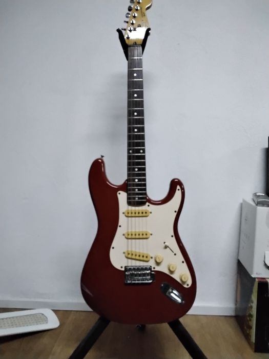 Squire strat, Samick - Yamaha strat, Taiwan.