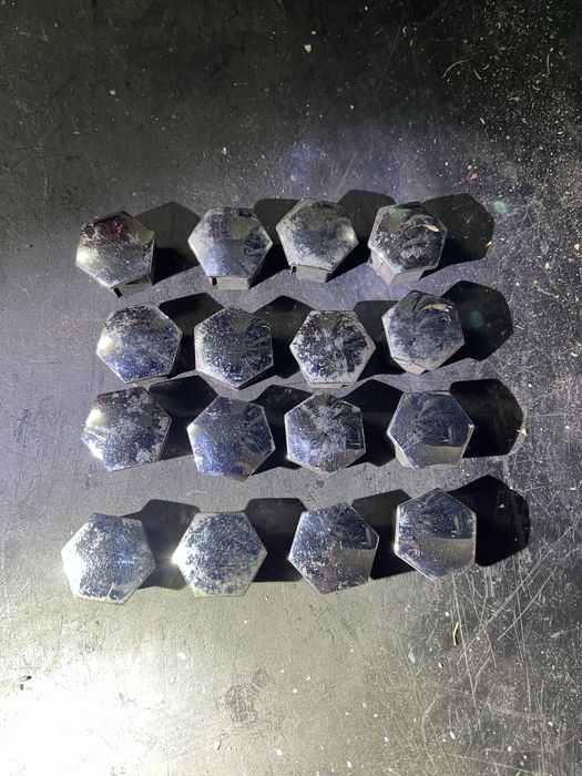 Болт колеса Пежо 3008 5008 Болт на титани Пежо 3008 5008