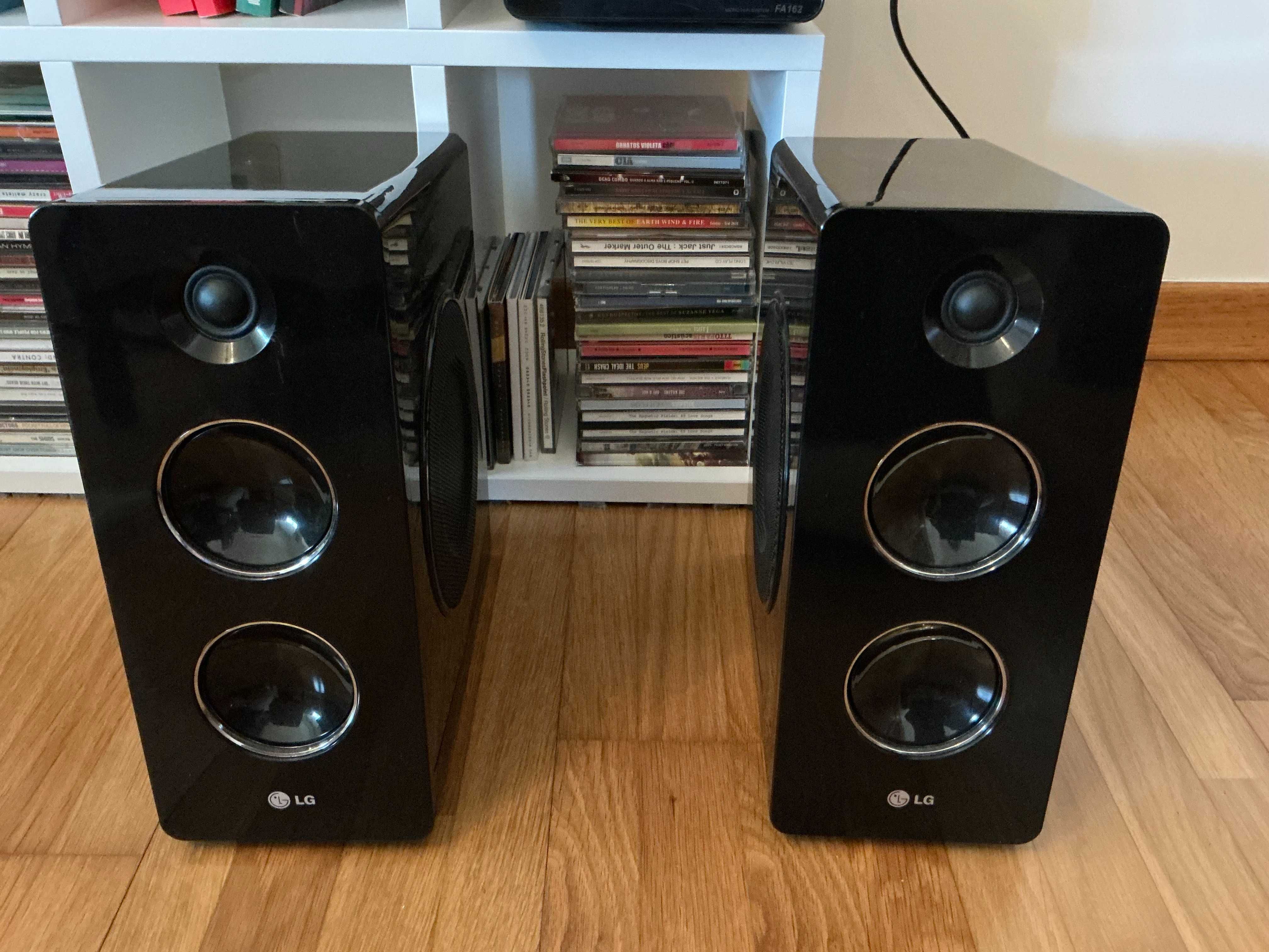 Leitor de CDs e colunas