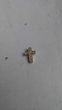 Krzyżyk złoty z brylantami , mały 13 x 6 mm.
