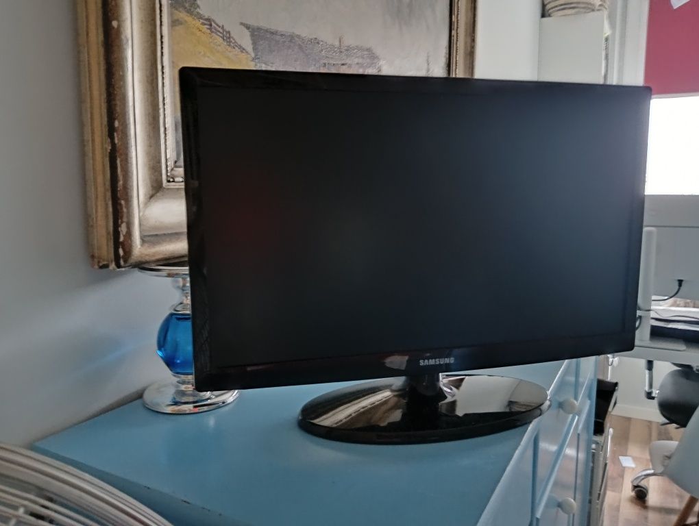 Telewizor Samsung 22 cale plus dekoder