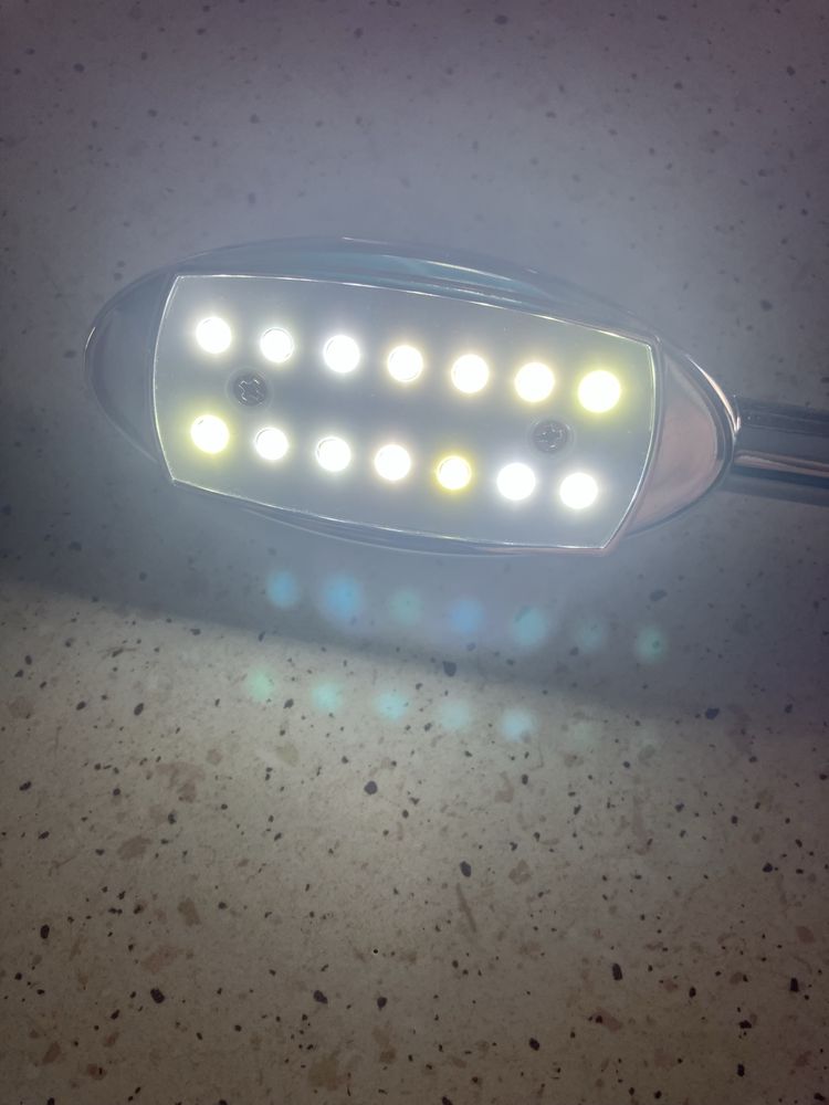 Lampka led z elastyczną ramą